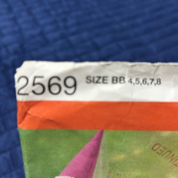 Simplicity 2569  Kids' Costume Pattern - uncut- princesses- queens - Picture 7 of 7